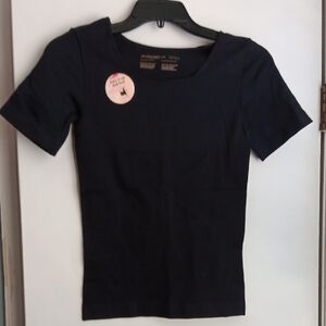 Shapermint Elegant Black Short Sleeve Tee